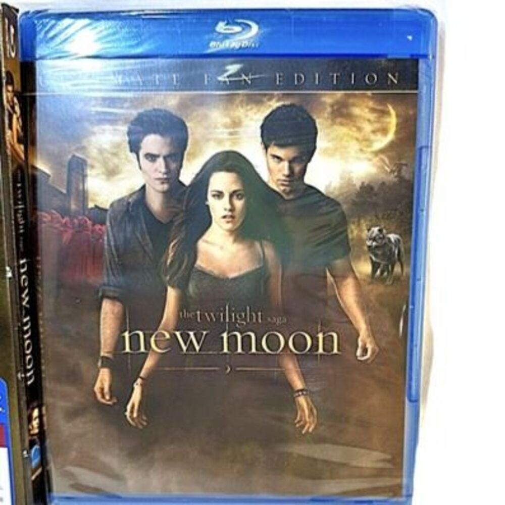 The Twilight Saga: New Moon Blu-ray Ultimate Fan Edition Walmart Exclusive Sneak